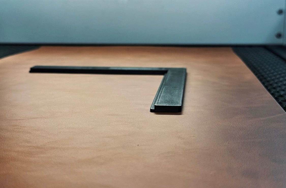 Edge Lock VERTEX – Magnetic Hold Down Bars for Laser Engraving