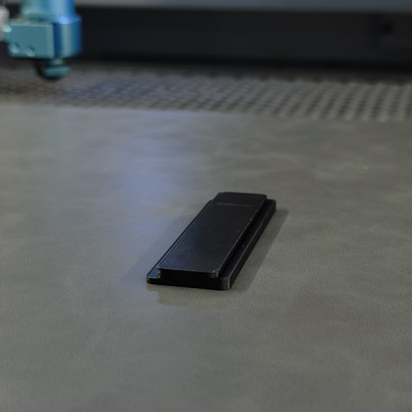 Edge Lock SLIM – Magnetic Hold Down Bars for Laser Engraving