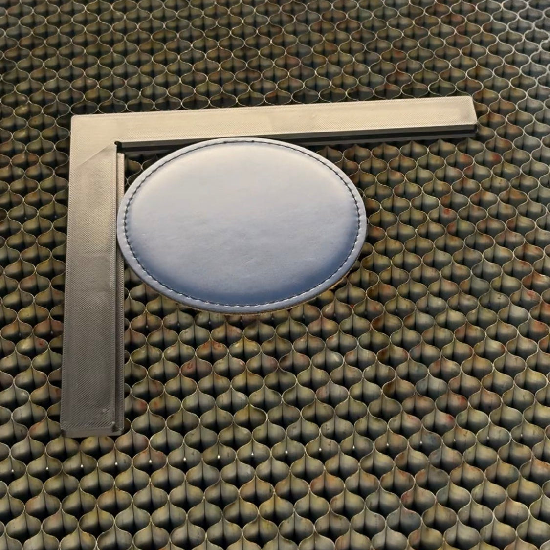 Edge Lock VERTEX – Magnetic Hold Down Bars for Laser Engraving