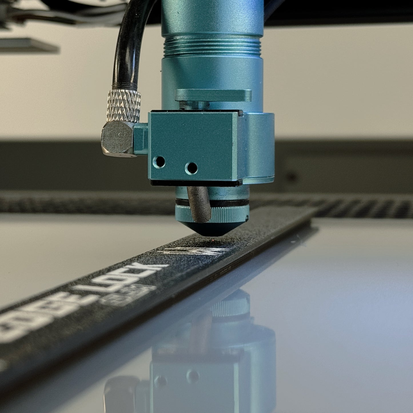 Edge Lock SLIM – Magnetic Hold Down Bars for Laser Engraving